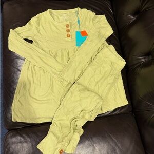 Posh peanut two piece outfit in Light Green nwt